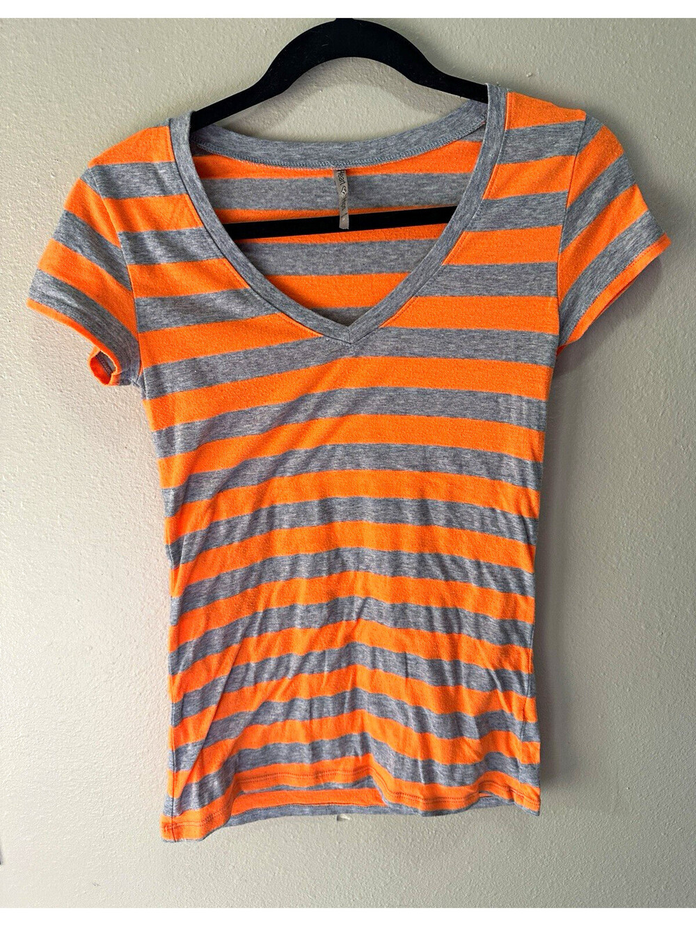 Heart Hips Women's M Orange Gray Striped V-Neck Short Sleeve T-Shirt